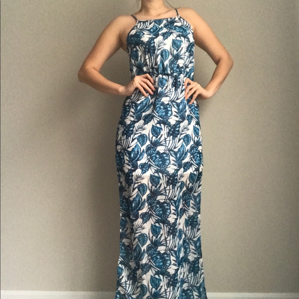 🌸PRICE DOWN🌸 Blue floral maxi dress 🦋